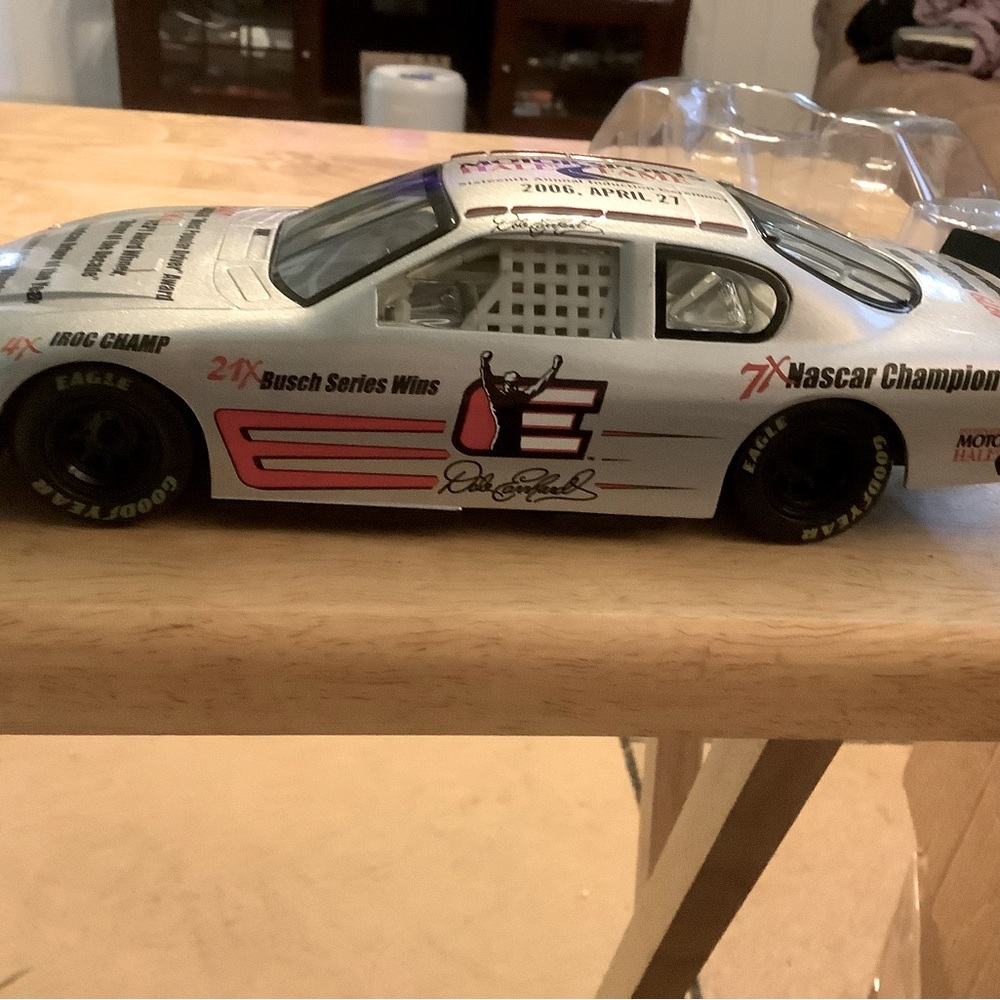 Dale Earnhardt 1:24 die cast